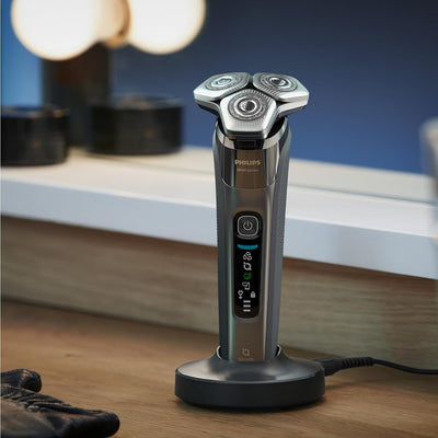 Philips Shaver Series 8000 – Elektrischer Nass- und Trockenrasierer mit SkinIQ Technologie, ausklapp