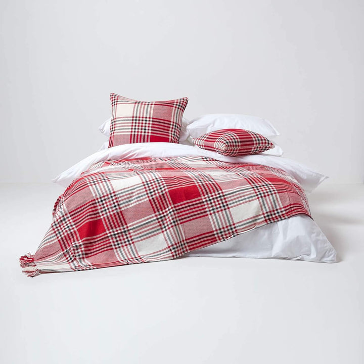 Homescapes grosse Tagesdecke mit Tartan-Muster, Sofa-Überwurf 225 x 255 cm mit Fransen, weiche Wohnd