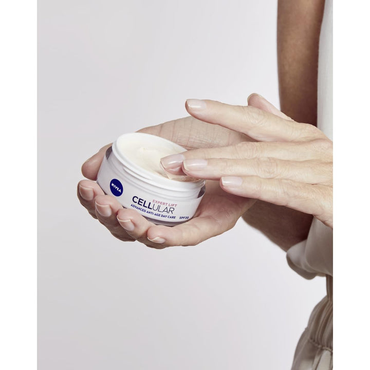 NIVEA 2er Pack Cellular Expert Lift Anti Faltcremes Set für Tag und Nacht SPF 30, 2x50ml