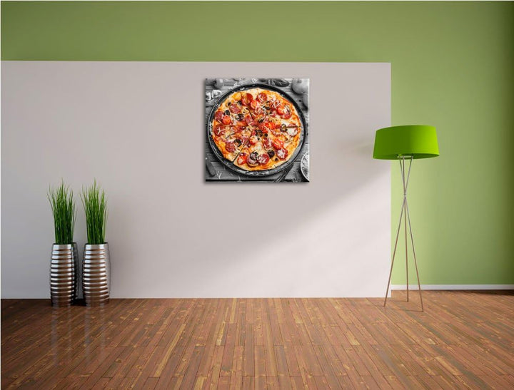 Pixxprint köstliche Pizza auf Pizzablech schwarz/weiss, Format: 70x70 auf Leinwand, 70x70