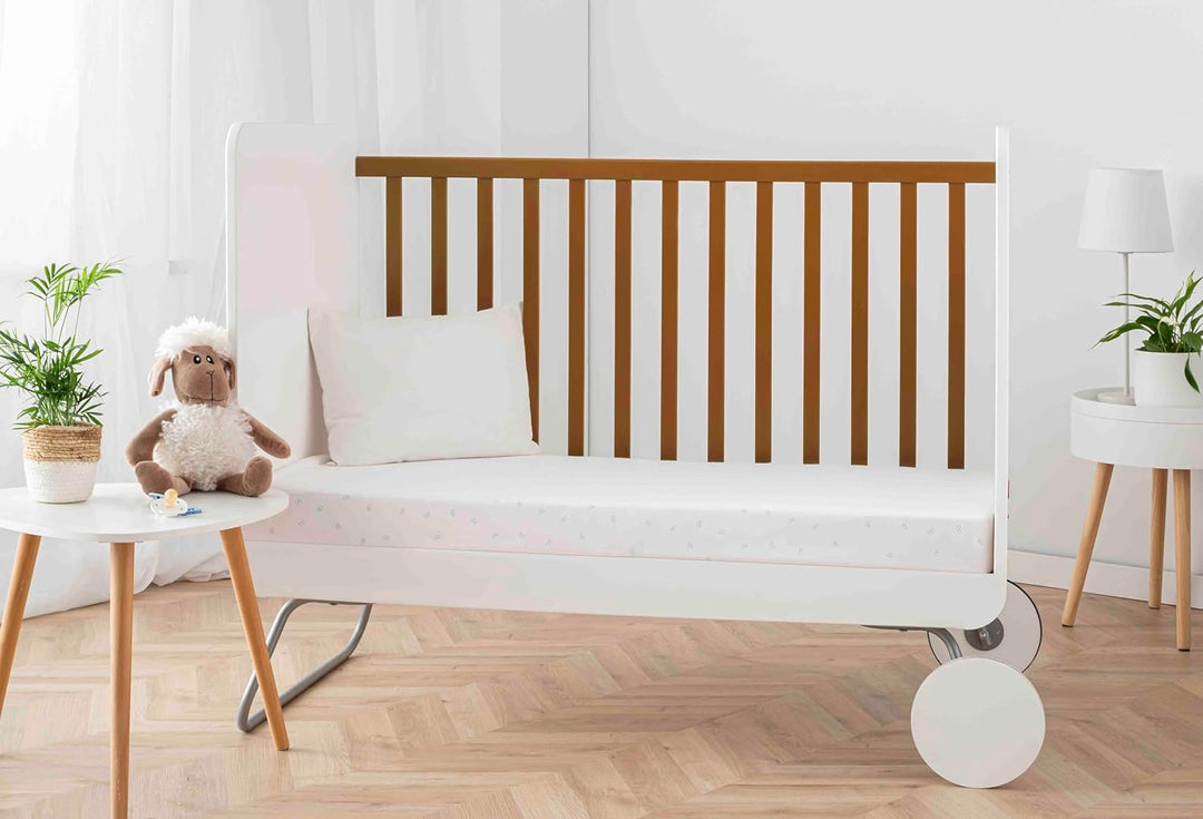 Wasserdichter Matratzenschoner für Babybett, saugfähig, atmungsaktiv und antibakteriell. (50 x 85 cm