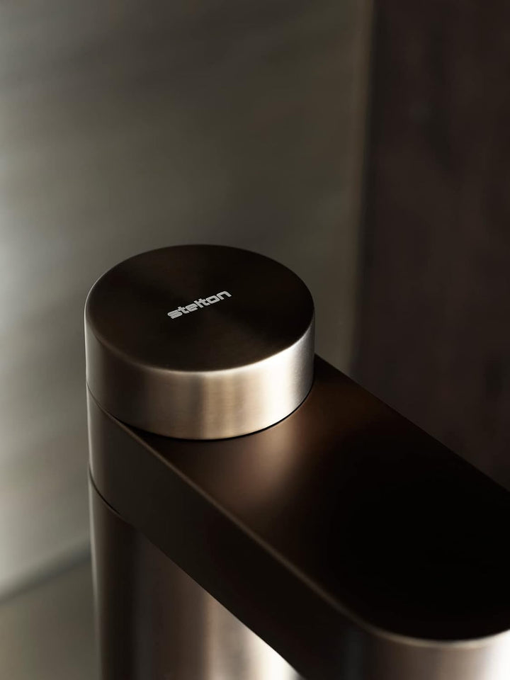 Stelton Brus Wassersprudler mit flasche, Premium Carbonator für Wasser mit CO2 - Einstellbare Sprude