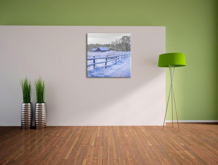 Pixxprint kleines Holzhaus in verschneiter Landschaft schwarz/weiss als Leinwandbild/Grösse: 70x70 c