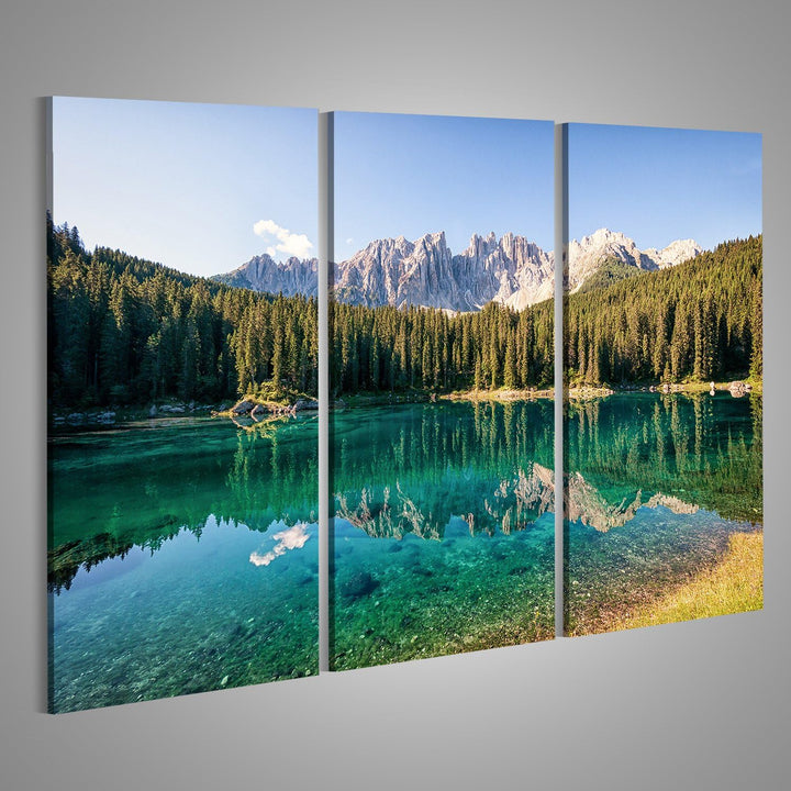 Bild auf Leinwand Karersee bei den Dolomiten in Italien Wandbild Poster Leinwandbild 130x80 3-teilig