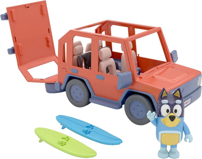 Giochi Preziosi Bluey Auto 4 x 4 Familienfahrzeug, inklusive Papa Bandit Hoch, ca. 8 cm und 2 Surfbr