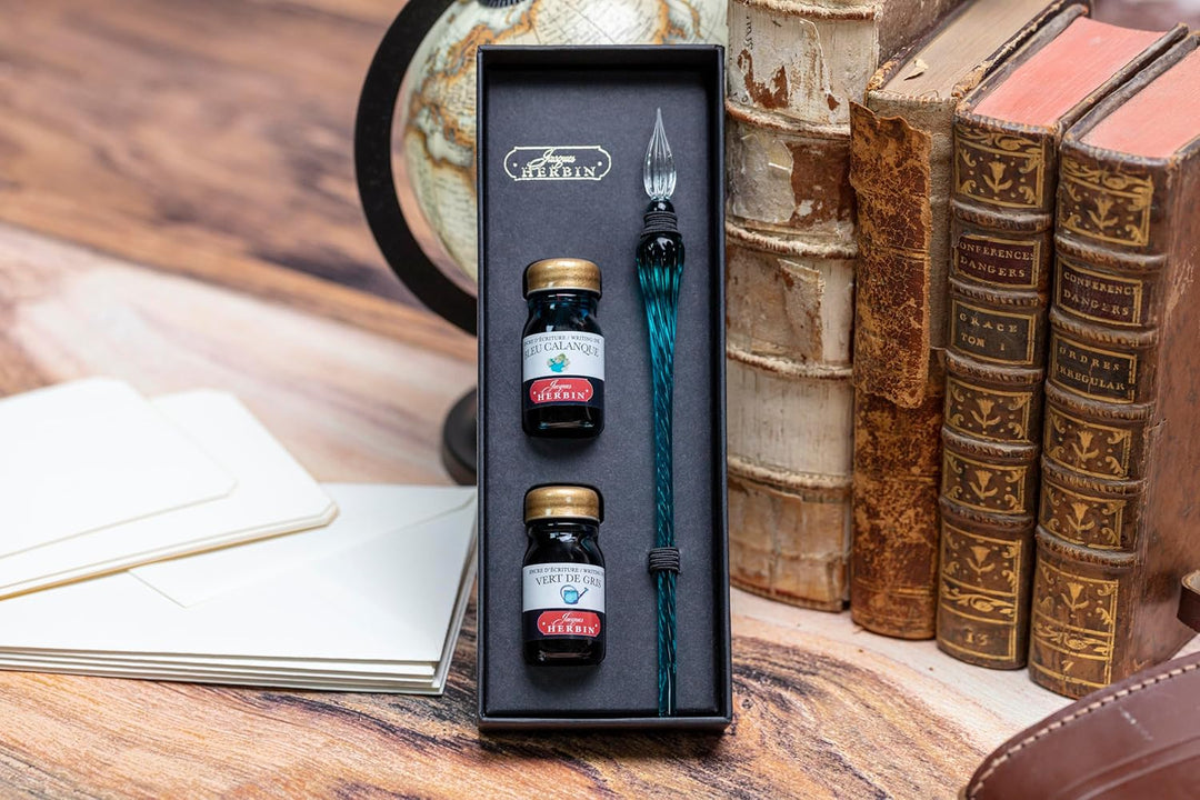 Jacques Herbin 29337T - Coffret avec 2 encres 10 ml, Vert de gris et Bleu calanque, et une plume de