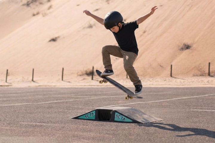 ACTA Kinder-Skate-Rampe – Mini-Rampe für Freestyle-Scooter, BMX, RC-Car-Rampe – Leicht und tragbar S