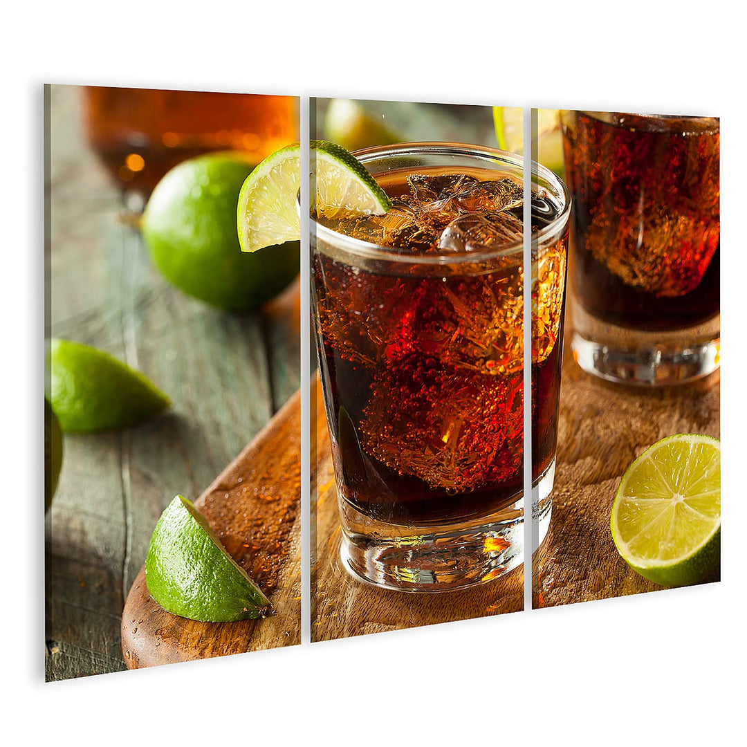 islandburner Bild auf Leinwand Rum Und Cola Cuba Libre Mit Limette Und Eis Bilder Wandbilder Poster