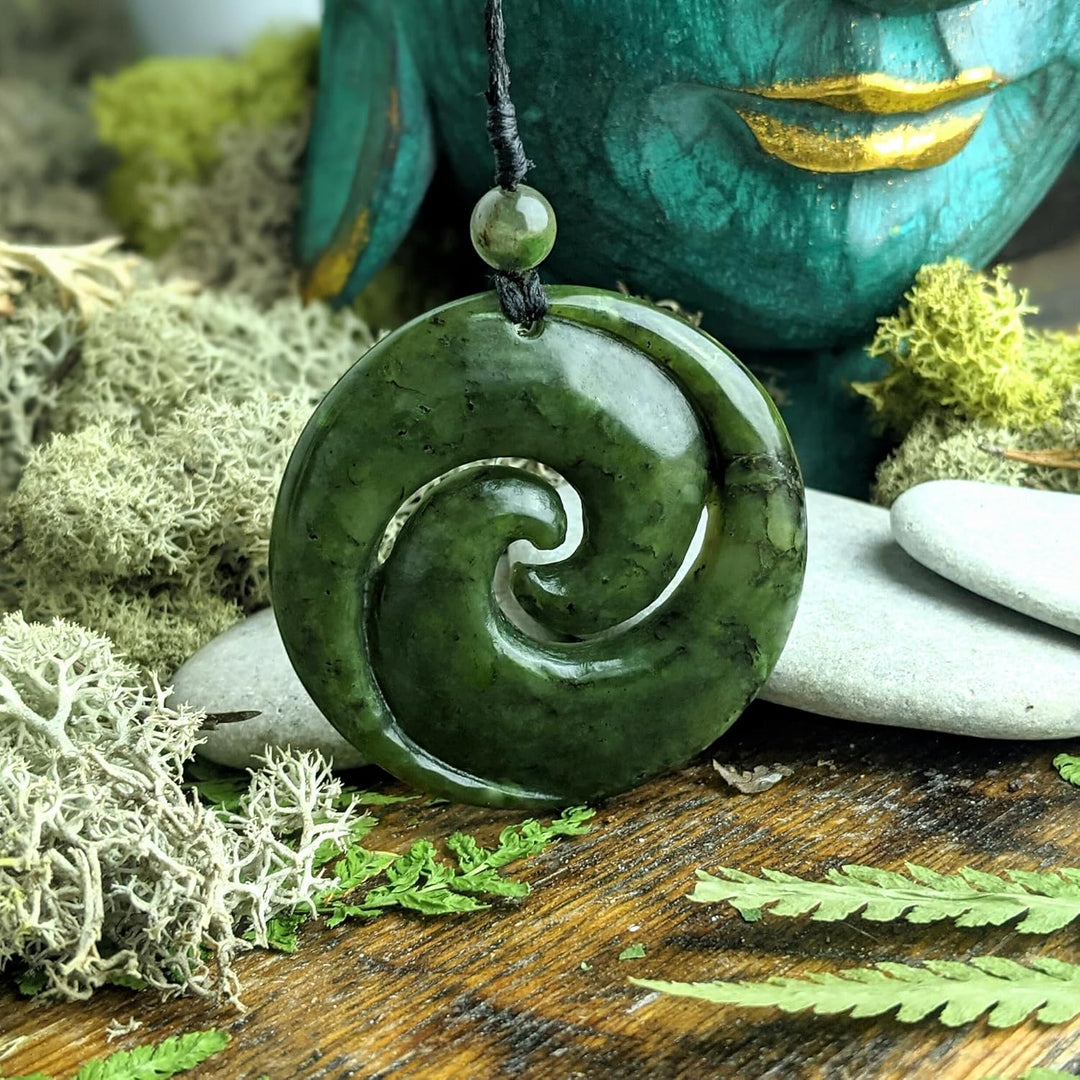 81stgeneration Anhânger Halskette Doppel Koru Runde Scheibe Handgeschnitzte Nephrit-Jade für Herren