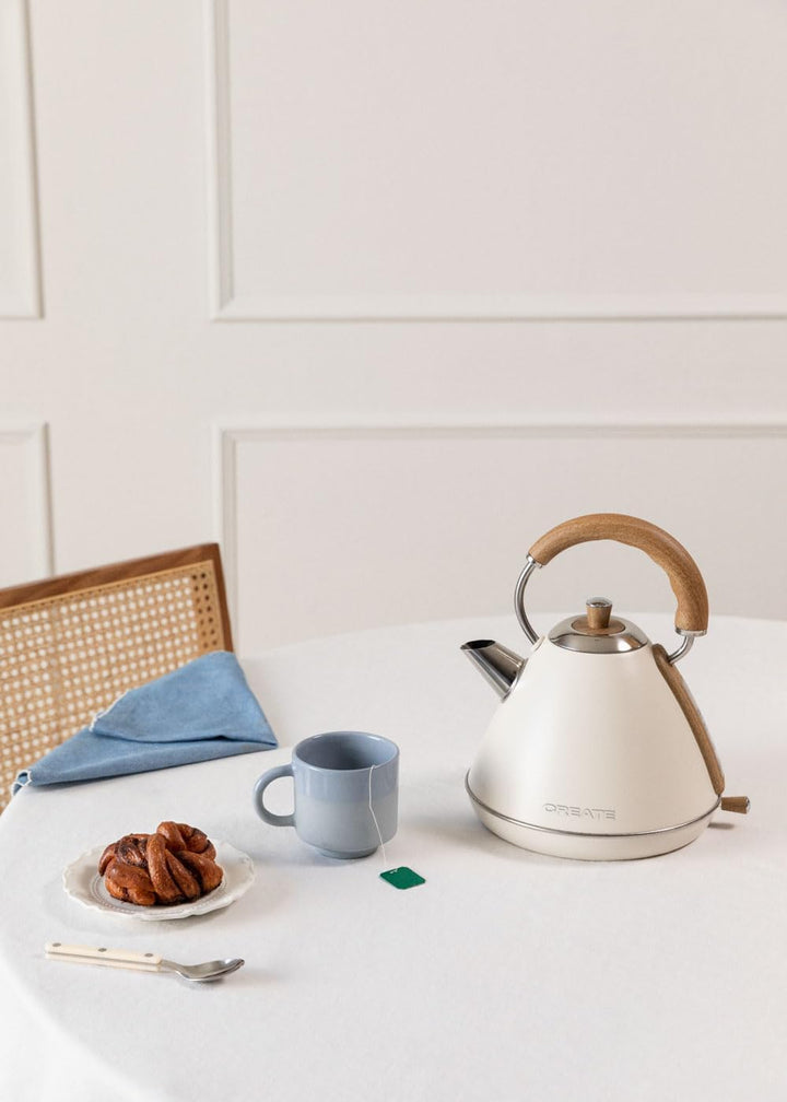 CREATE/KETTLE RETRO L/Elektrischer Wasserkocher Cremeweiss/Schnelles Aufkochen, Fassungsvermögen 1,7