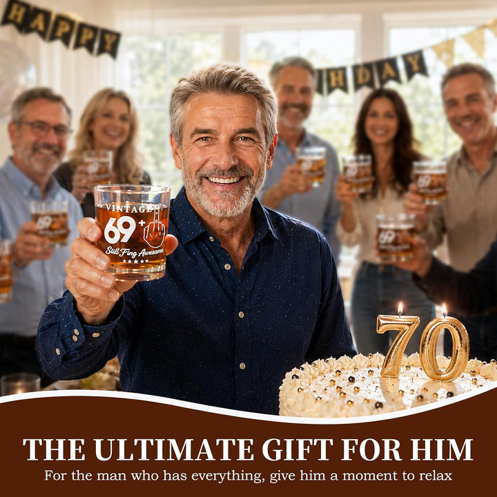 70 Geburtstag Geschenke für Männer 1956 "VINTAGE 69+ Still Fing Awesome" Whisky-Set - Holzkiste mit
