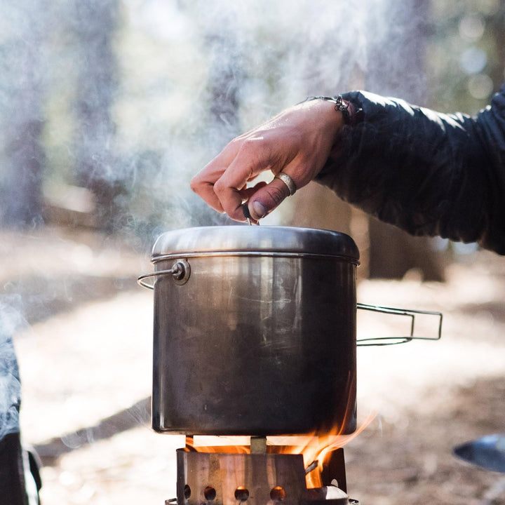 Solo Stove Camping Kochtopf 4000 ml | Inkl. Tragetasche, Markierungen für oz und ml, Ausgiesser und