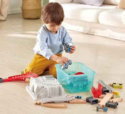 Hape Eisenbahnwelt Spielset mit Aufbewahrungsbox, 48 Teile, an 3 Jahren Stadtzug, Stadtzug