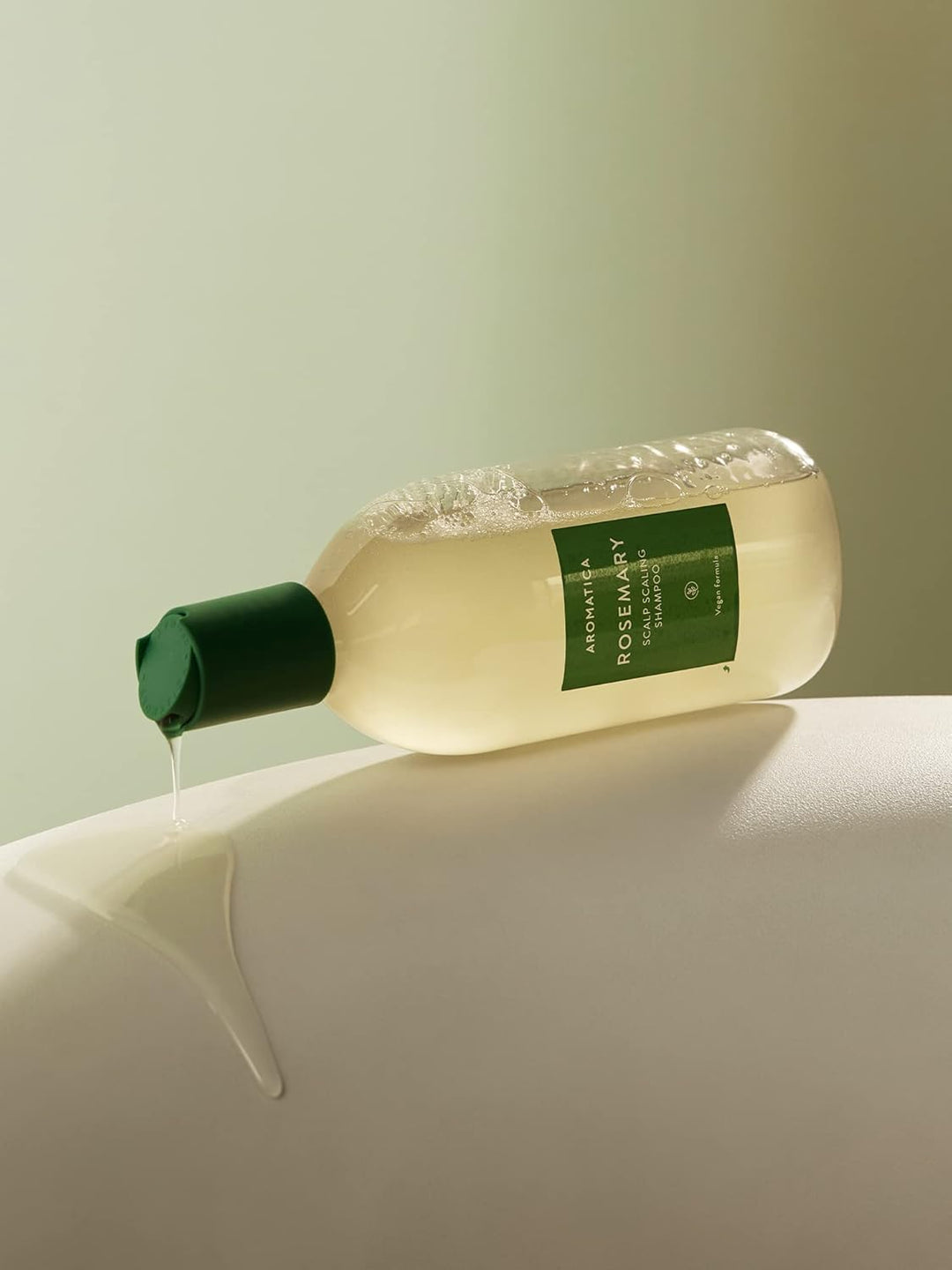 AROMATICA Schrubbendes Shampoo mit Rosmarin Veganes – Entfernt abgestorbene Zellen aus den Poren der