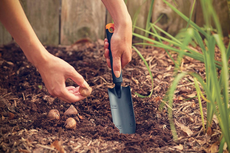 Fiskars Gartenwerkzeuge-Set, 3-teilig, Blumenrechen, Blumenkelle, Pflanzkelle, Rostfreier Stahlkopf/