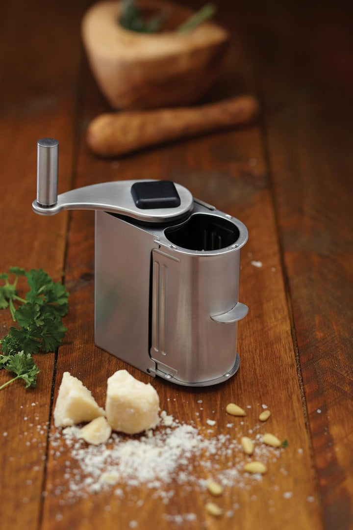 KitchenCraft World of Flavours Italienische Parmesanreibe, Parmesanreibe aus Edelstahl mit leicht dr