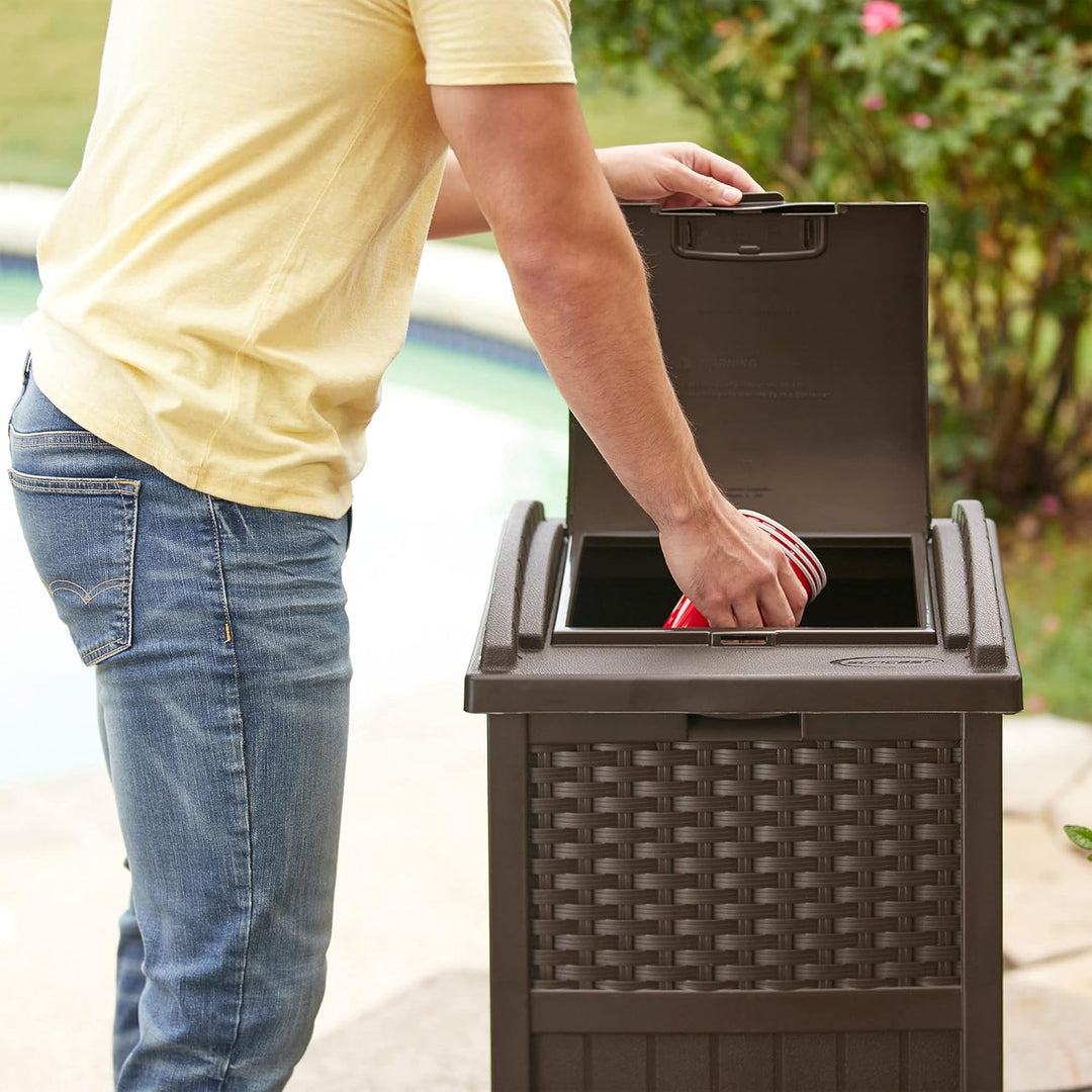 Suncast, 125-Liter gewerblicher Outdoor-Mülleimer mit Deckel für 114–125-Liter-Müllsäcke, geeignet f