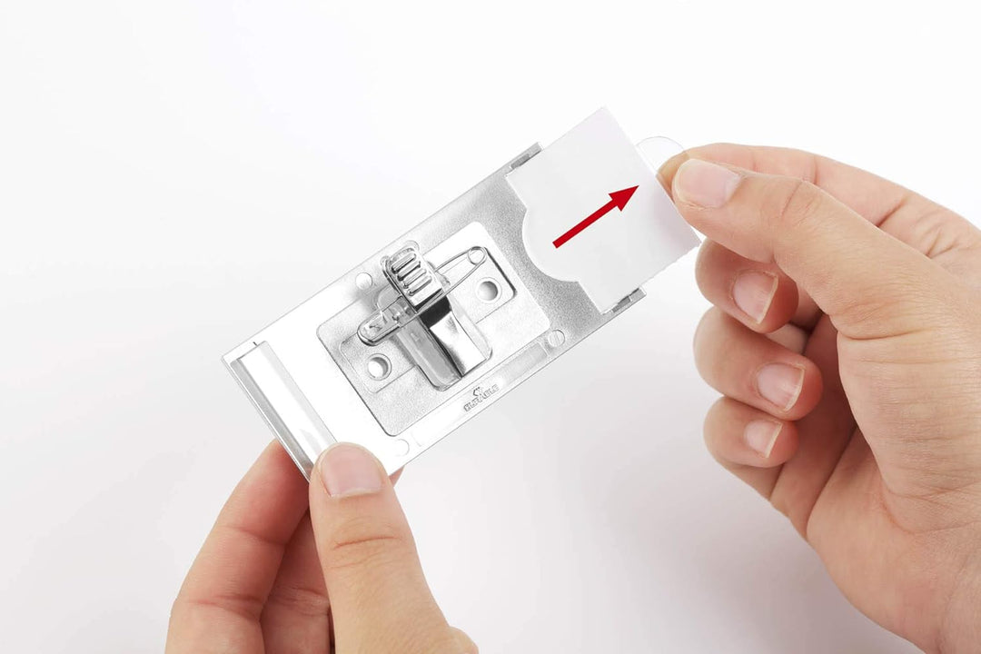 Durable Namensschild Classic mit Kombiklemme, 34 x 74 mm, 10 Stück, silber, 854323, 34 x 74 mm