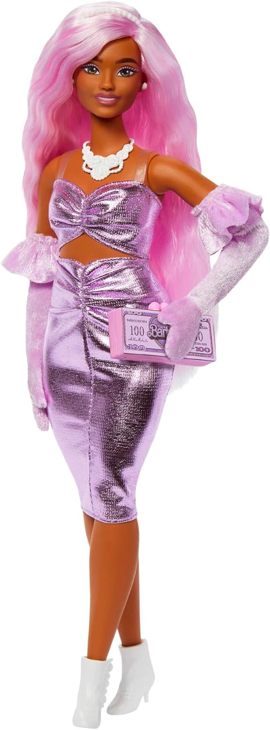 Barbie Deluxe Style-Puppe Nr. 1 mit Barbiecore-Outfit, rosafarbenen Haaren und glänzendem rosa Kleid