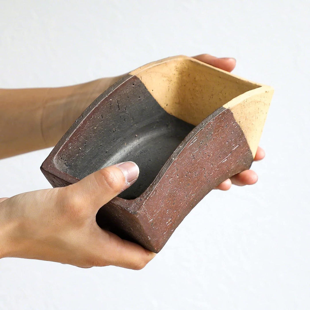 Wazakura Tokoname Serie Japanische handgefertigte Bonsai Schale in Fächerform mit Entwässerungslöche