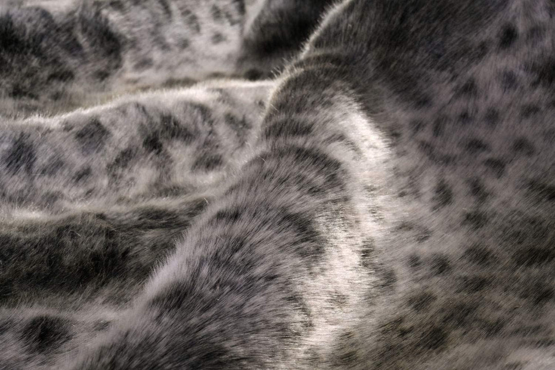 Wohnen & Accessoires GmbH & Co. KG Premium Felldecke Wildkatze grau 240x260cm Tagesdecke 240x260cm,