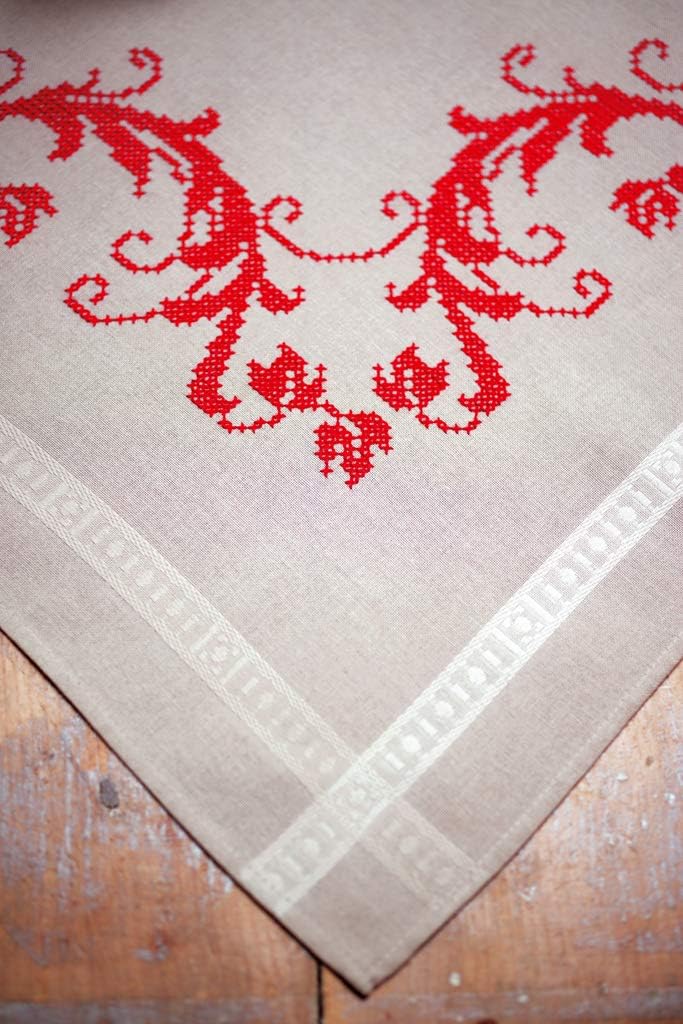 Vervaco Bordeaux geometrisch Stickpackung/Tischdecke im vorgedruckten/vorgezeichneten Kreuzstich, Ba