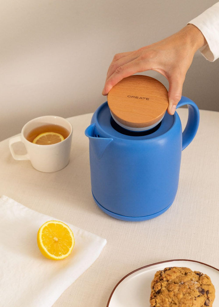 CREATE/KETTLE CERAMIC/Keramischer Wasserkocher Strong Blue/Keramikgehäuse, Aufheizen in 5 Minuten, 1