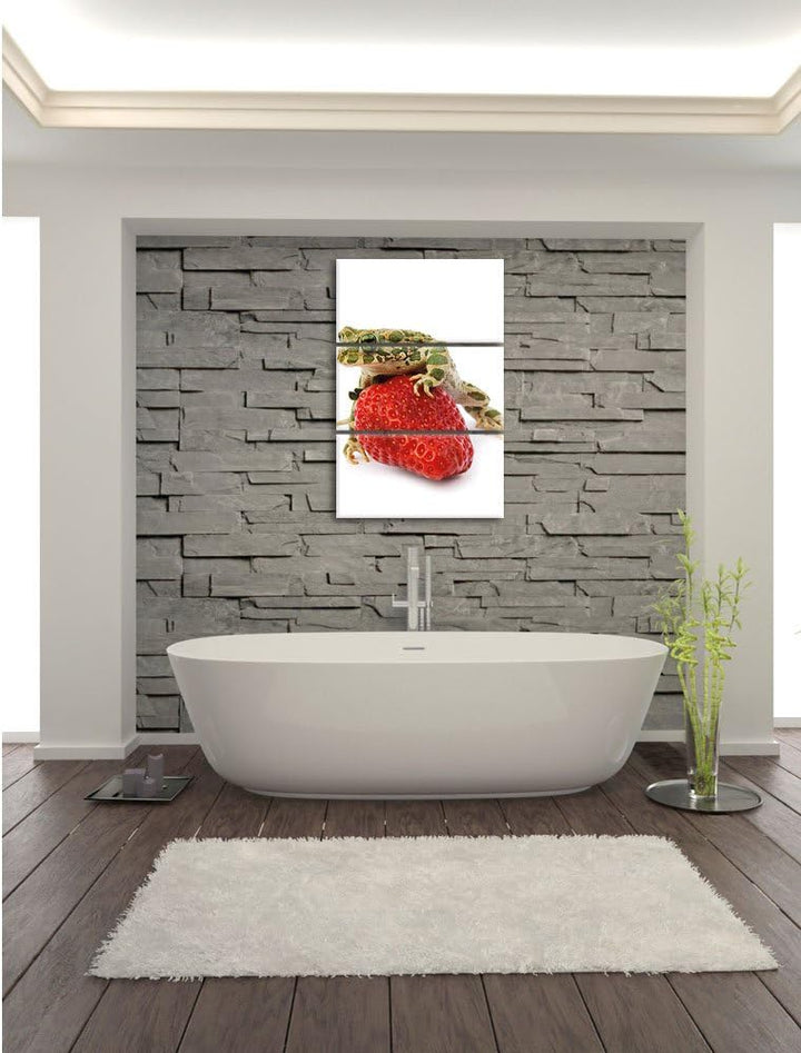 Pixxprint Erdbeere mit Frosch als Leinwandbild/Grösse: 3 Teilig (120x80) cm/Wandbild/Kunstdruck/fert