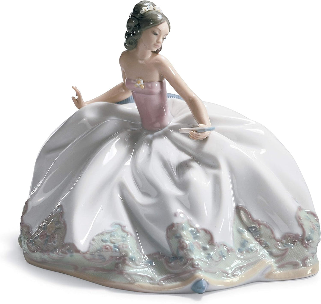 LLADRÓ Frauen-Figur Auf Dem Ball. Frau. Porzellan.