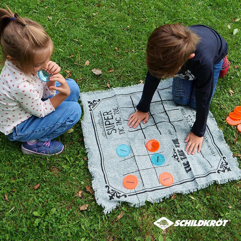 Schildkröt® Spielteppich 3 in 1 Spielfeld, XXL Dame, Tic Tac Toe und 4 Gewinnt, mit 24 Spielsteinen,