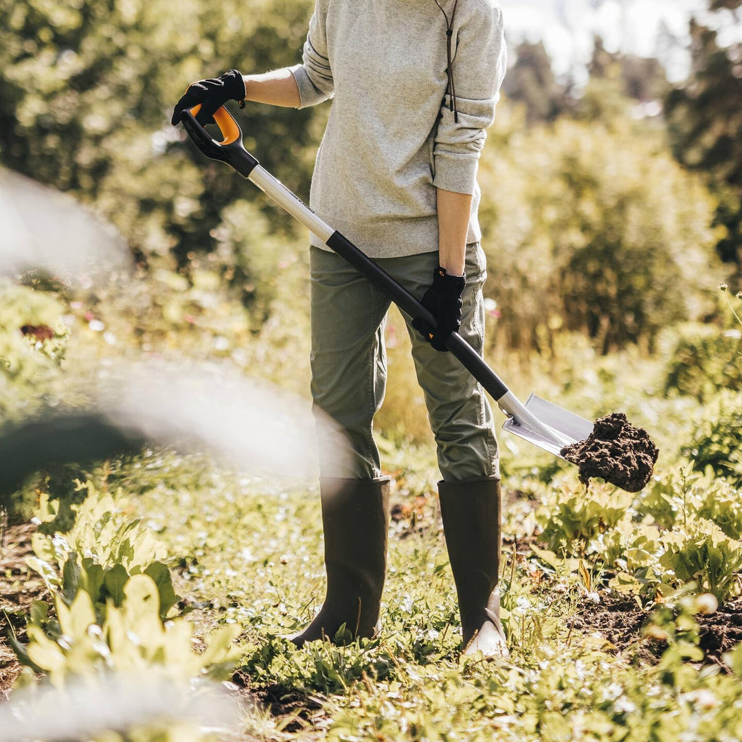 Fiskars Gärtnerspaten für harte, steinige Böden, Spitz, Länge: 120 cm, Verstärktes Borstahl-Blatt, S