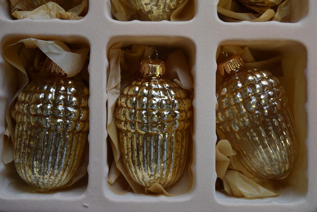 Dekohelden24 Lauschaer Christbaumschmuck - 9er Set, Zapfen - Eicheln - Walnüsse, 8 cm in Gold mit go