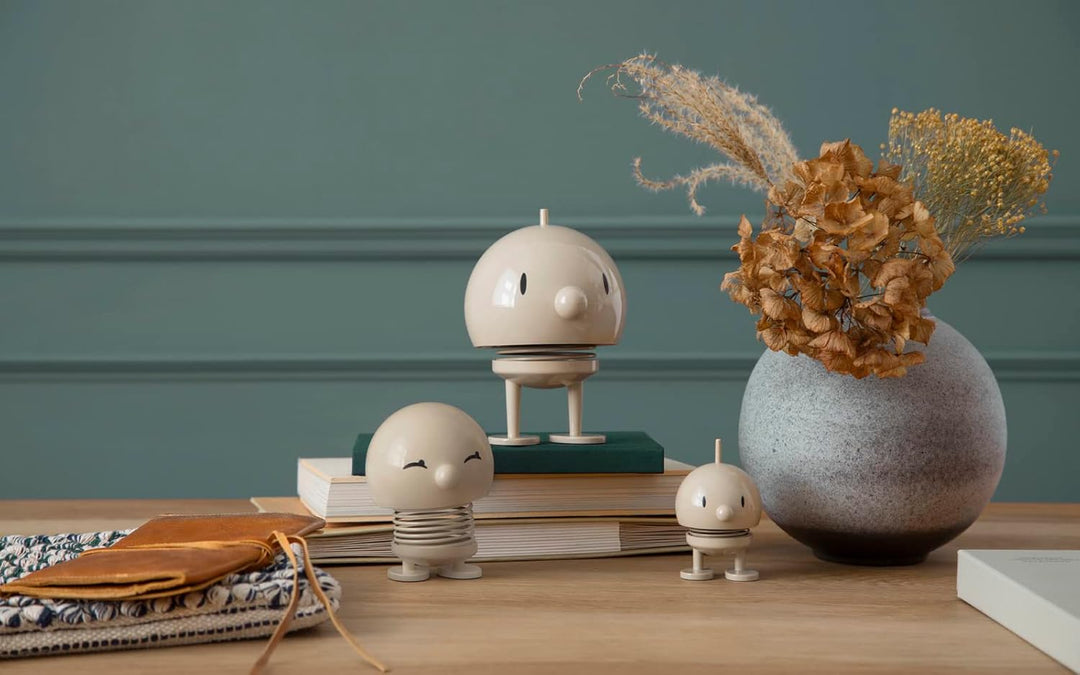 Hoptimist Bumble Wackelfigur & Glücksbringer, Skandinavische Deko Figuren für Wohnzimmer, Schreibtis