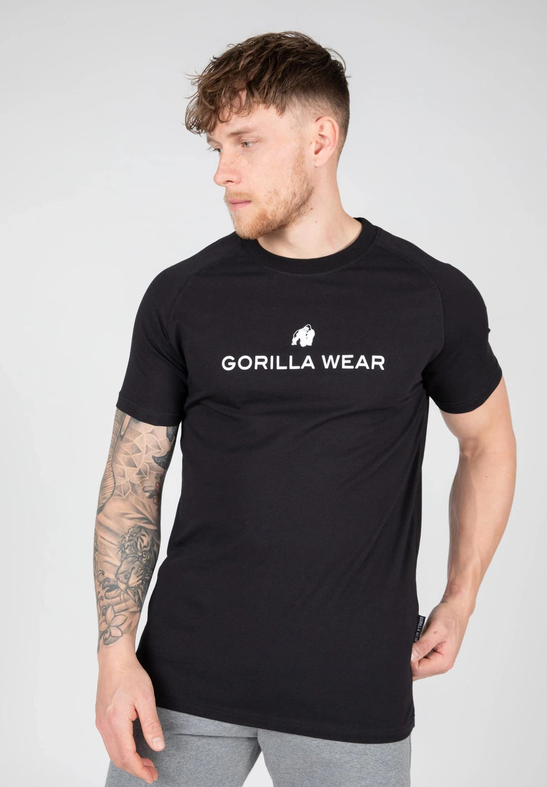 Gorilla Wear - Davis T-Shirt - schwarz - Bodybuilding Sport Alltag Freizeit mit Logo Aufdruck leicht