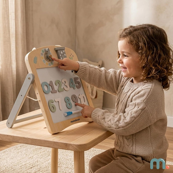 Mamabrum Holz-Lerntafel 2in1 für Kinder, Doppelseitige Magnettafel mit Formensorter, Abakus und Uhr