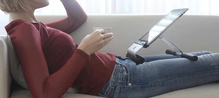Rain Design iRest Ständer für Apple iPad und Tablet Silber, kann auch auf einem Sofa - Sessel verwen