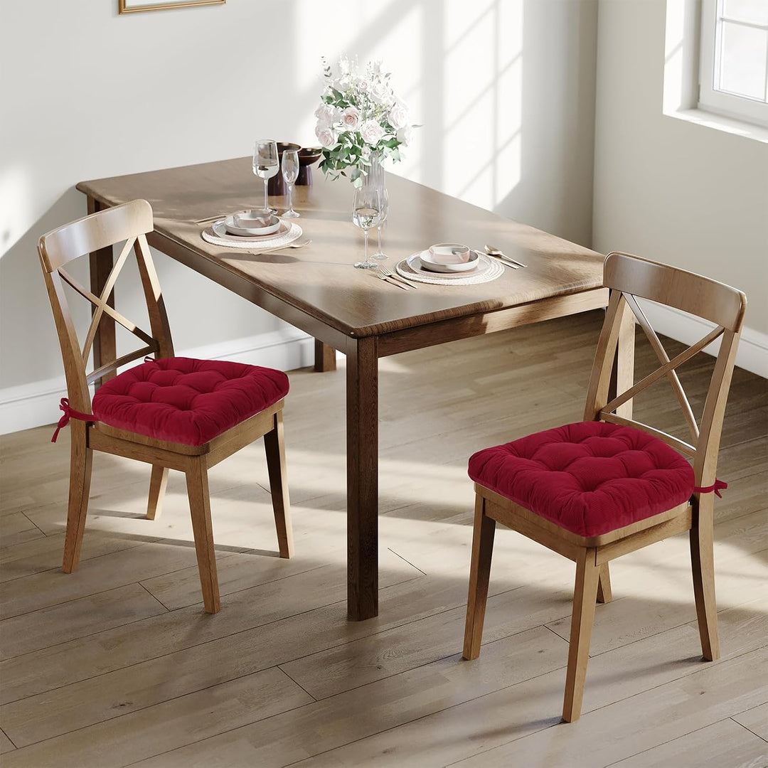 2er Set Stuhlkissen, 45x45x7 cm, Rot – Bequeme Sitzkissen aus Cordstoff und Kristallsamt mit Bindebä