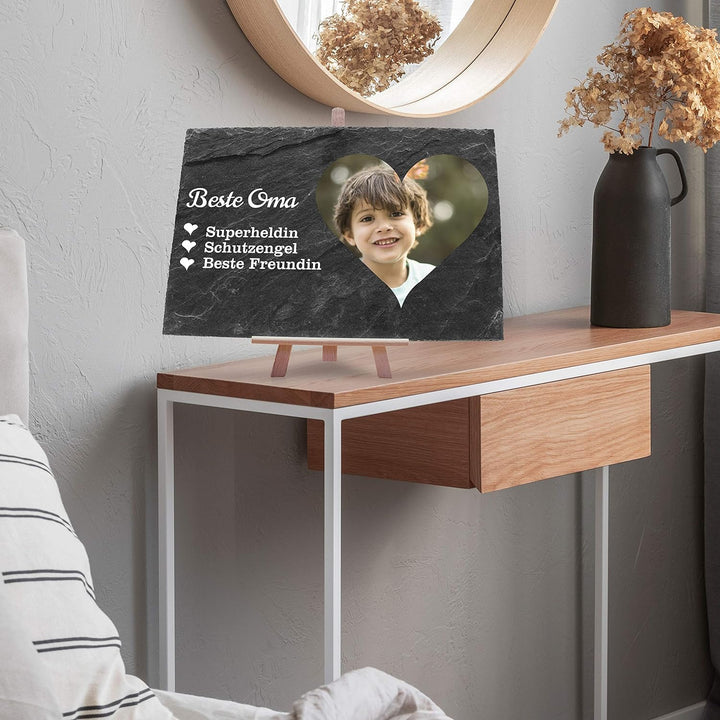 wandmotiv24 Schiefertafel mit Staffelei Personalisiert, Digitaldruck Farb-Foto im Herzformat, Text B