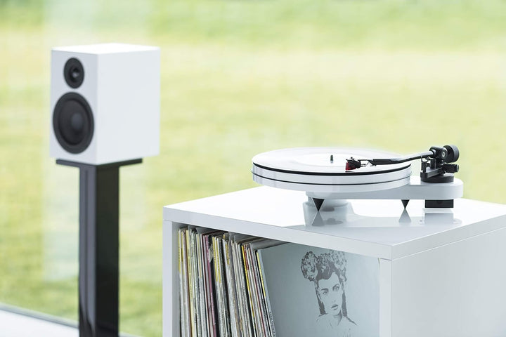 Pro-Ject RPM 1 Carbon Plattenspieler mit Riemenantrieb (inkl. Ortofon 2M Red, Weiss) inkl. Ortofon 2