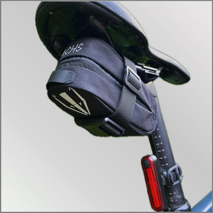 DACHS Rennrad Satteltasche mit Magnetclip & Lichthalter - Kompakte, leichte Fahrradtasche aus wasser