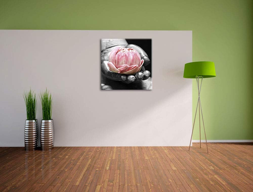 Pixxprint Lotus in Einer Hand eines Buddhas als Leinwandbild/Grösse: 70x70 cm/Wandbild/Kunstdruck/fe