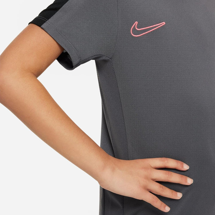 Nike Unisex Kinder T-Shirt Df Acd23 7-8 Jahre Iron Grey/Black/Sunset Pulse, 7-8 Jahre Iron Grey/Blac