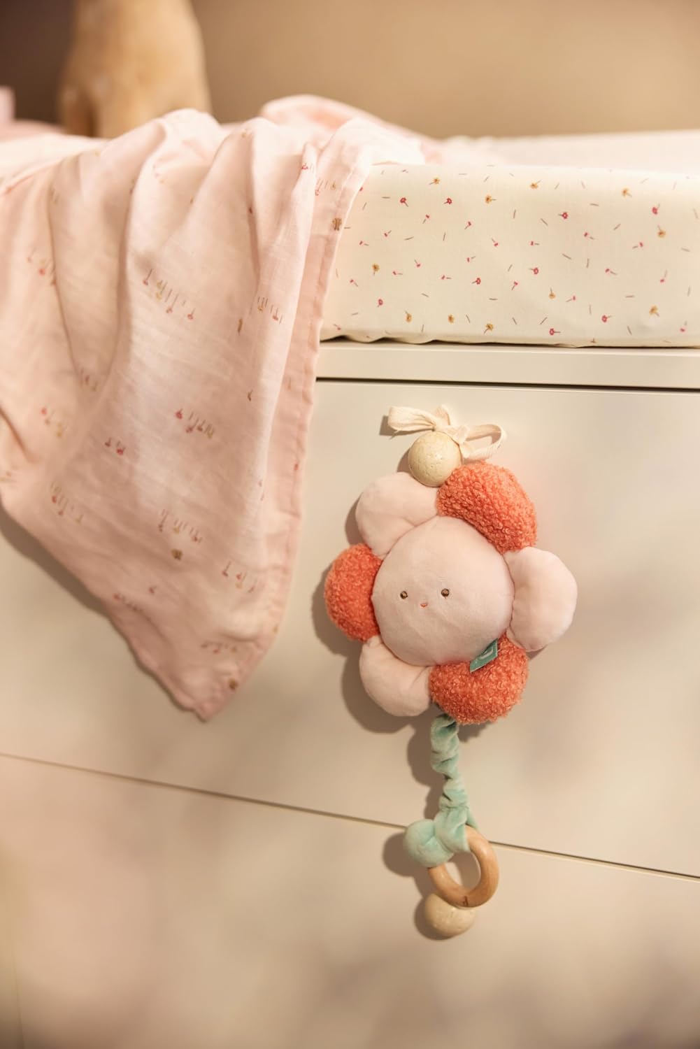 Jollein Spieluhr Baby – Pretty Picnic – Flower – Baby Spieluhr mit Musik – Weiche Spieluhr aus Boucl