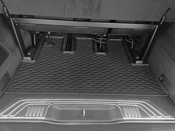 AZUGA Gummi Kofferraummatte mit erhöhtem Rand passend für Mercedes Vito L ab 10/2014/V-Klasse ab 6/2