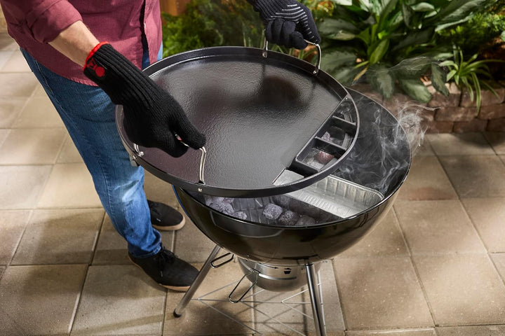 Weber Plancha Vollformat für 57 cm Holzkohlegrills - grosse Gusseisenfläche für Braten, Gemüse und F