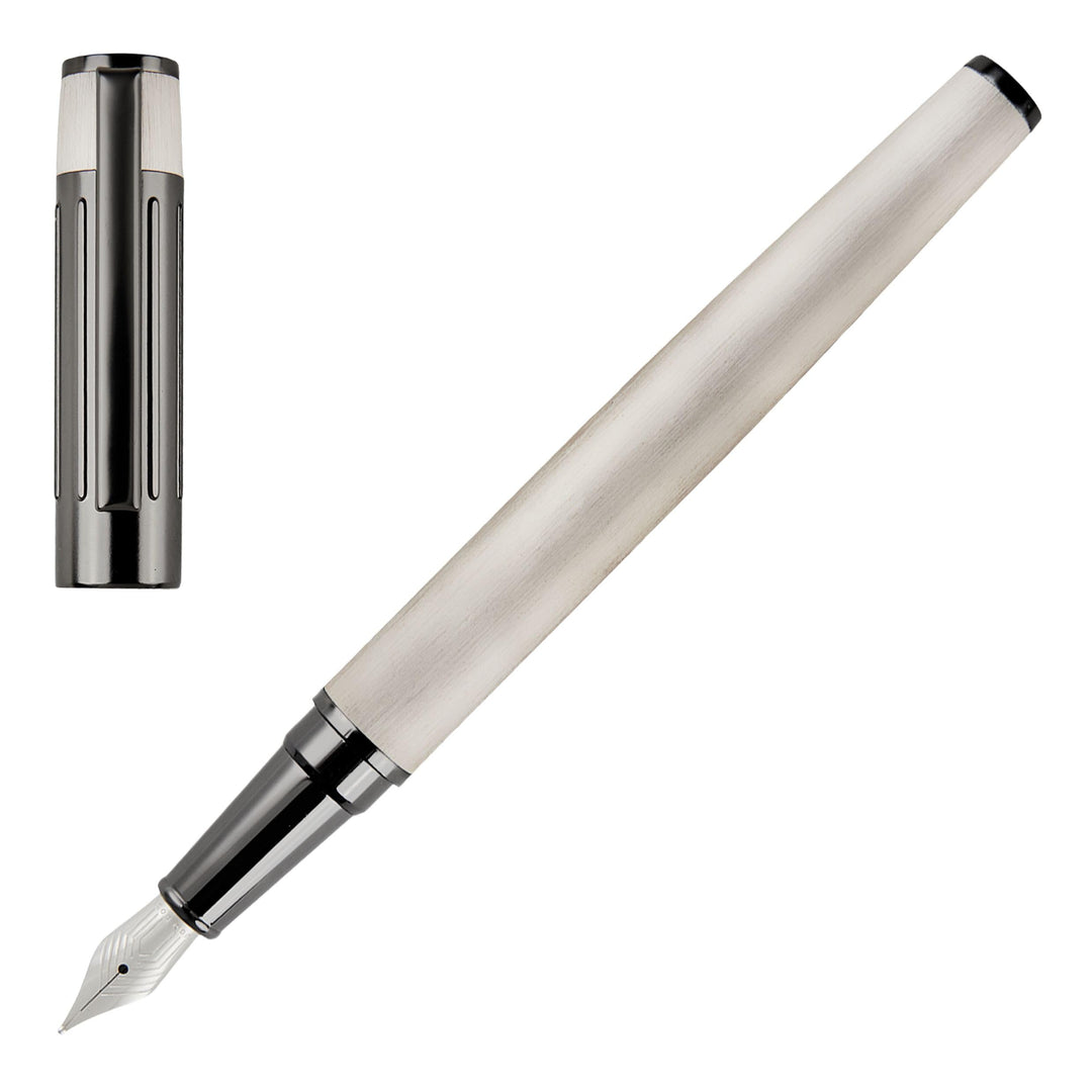 Hugo Boss Gear Ribs Füllfederhalter aus Messing und Aluminium in der Farbe Chrome, Länge: 13,8cm, Fe