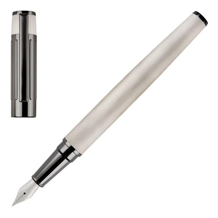 Hugo Boss Gear Ribs Füllfederhalter aus Messing und Aluminium in der Farbe Chrome, Länge: 13,8cm, Fe