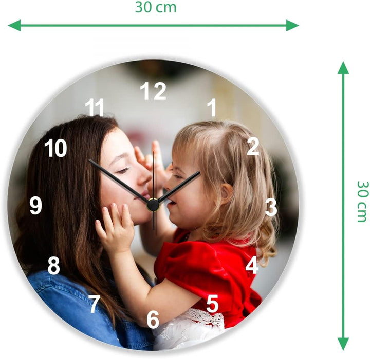 GRAVURZEILE Wanduhr aus Holz - Mit Foto Bild Personalisiert - Geräuscharm kein Ticken - 30 cm Ø - De