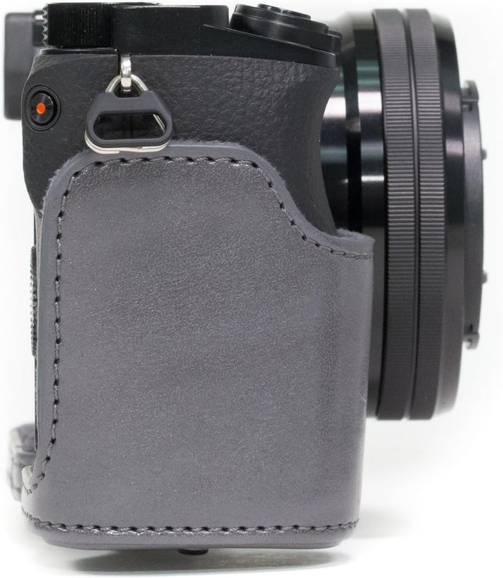 MegaGear Sony Alpha A6300, A6000 (16-50 mm) Ever Ready Leder Kamera-Case mit Trageriemen und Batteri