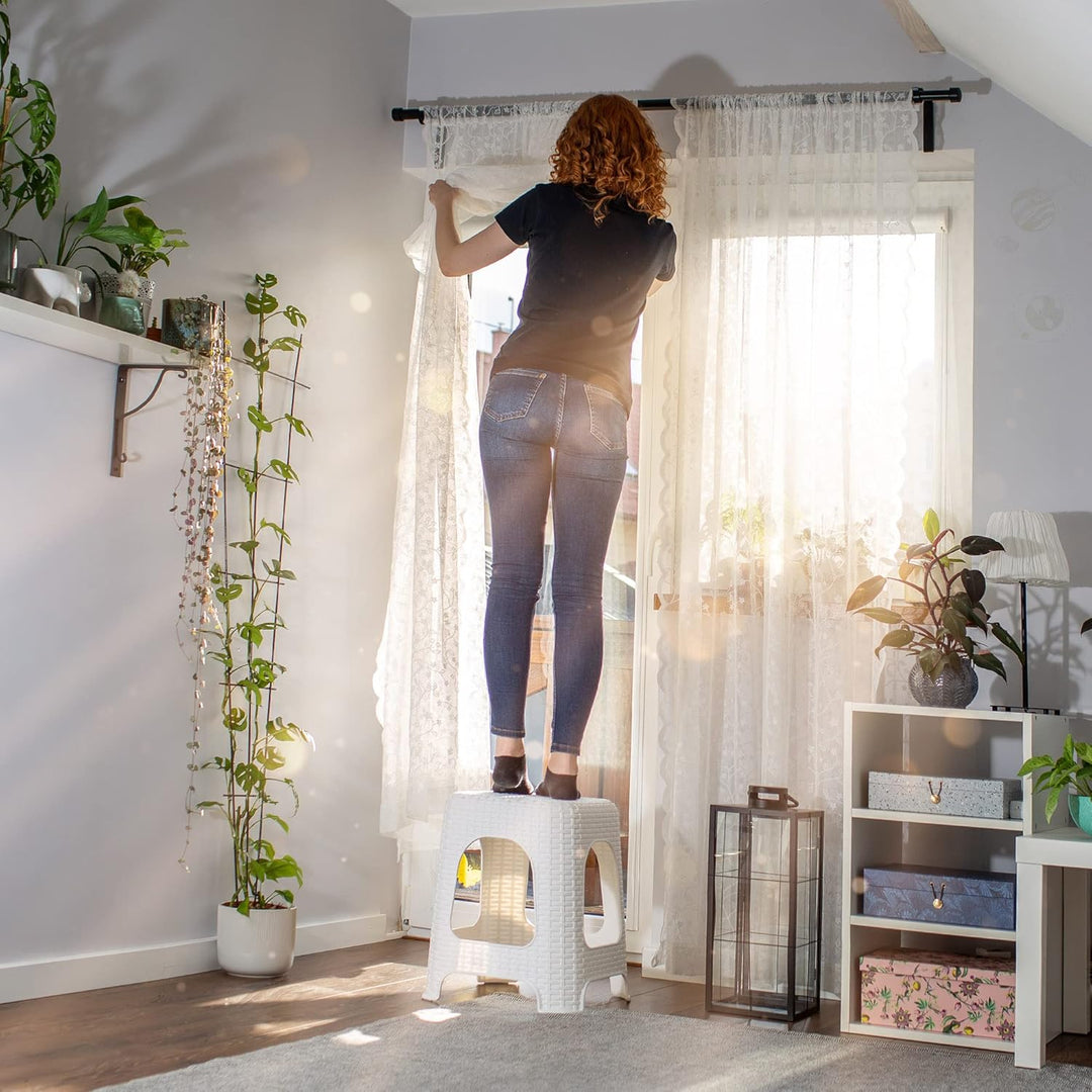 KADAX Hocker aus Kunststoff, Tritthocker bis 120 kg, Rattanhocker mit Antirutschfüssen, Badhocker, W
